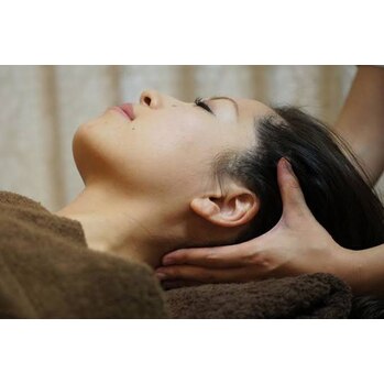 心斎橋で頭と肩を同時に癒す｜お得に体験するドライヘッドスパ完全ガイド